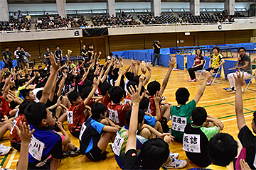 「石川選手は「大きな目標を持って」とエール」の画像