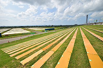 「大花火大会会場の信濃川河川敷は準備万端」の画像