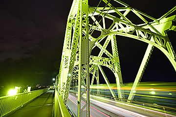 「美しく夜空に浮かび上がる長生橋」の画像