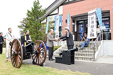 「「北越戊辰戦争伝承館」に「四斤山砲」が寄贈されました」の画像