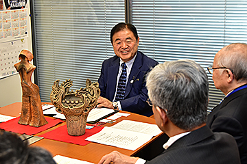 「遠藤副会長も「日本全体の財産としてぜひ検討したい」と応えました」の画像