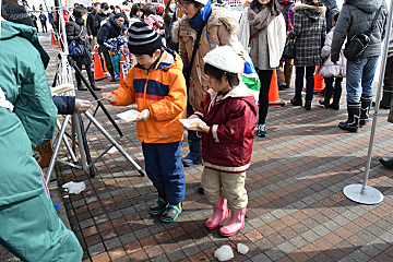 「つきたてもちの振る舞い」の画像