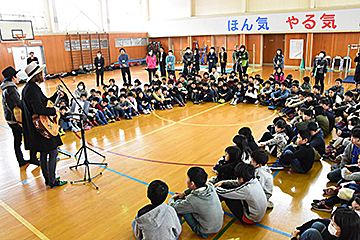 「新しい校歌をお披露目」の画像