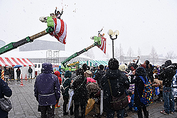 「空から餅まき」の画像