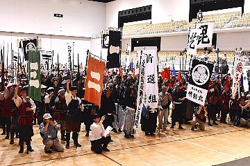 「総勢500人の行列」の画像