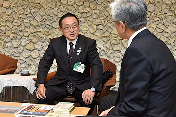 「岡山県高梁市の近藤市長」の画像