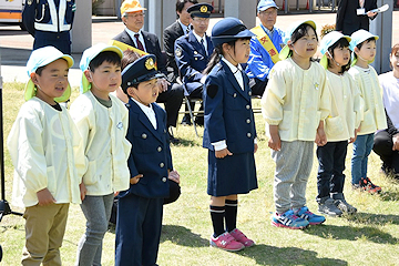 「“交通安全の約束”を元気良く発表」の画像1