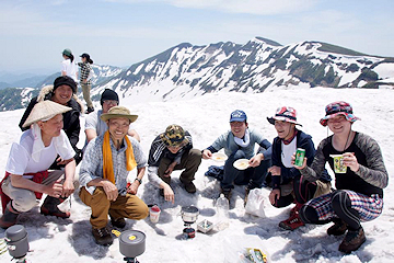 「登山者約600人が集まりました」の画像1