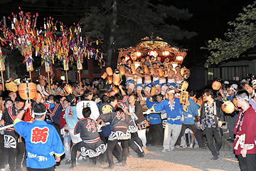 「威勢の良い掛け声が境内に響きました」の画像2