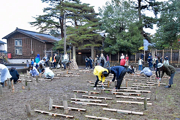 「長岡造形大学の学生が灯籠作りに携わっています」の画像1