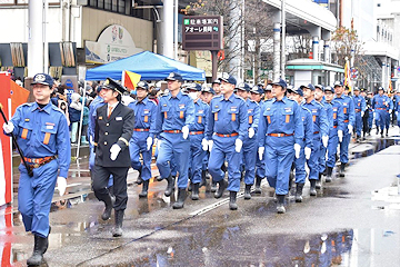 「分列行進」の画像