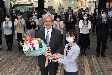 「花束が贈られました」の画像