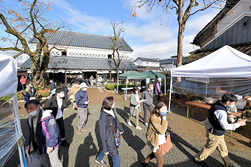 「1日限りの屋台村が登場」の画像