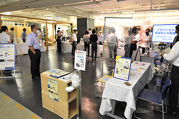 「製品展示会を開催」の画像