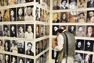 「遺影354点と焼失状況を記した住宅地図を展示」の画像2