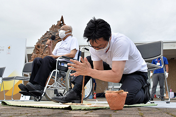 「縄文時代の方法で起こされた火」の画像1