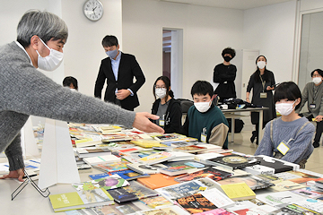 「ブックディレクター・幅允孝さん」の画像