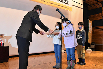 「岡南小学校の児童」の画像