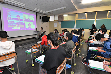 「中島小学校でオンラインによる平和学習」の画像