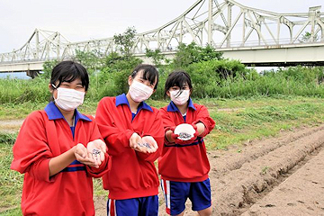 「「花・はな広場」でひまわりの種まき」の画像1