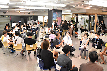 「起業家交流会を開催」の画像