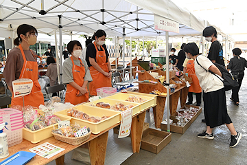 「福祉施設がお菓子や雑貨を販売するマルシェ」の画像1