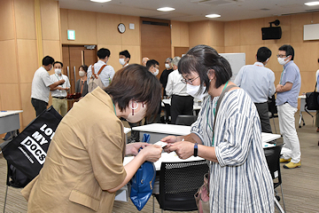 「地域おこし協力隊員の小林由紀子さん」の画像