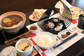 「地元食材を使った料理でおもてなし」の画像1