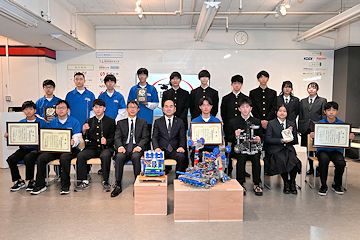 「長岡工業高校の生徒19人が高見副市長を訪問」の画像