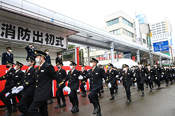 「一斉放水や分列行進も実施」の画像4