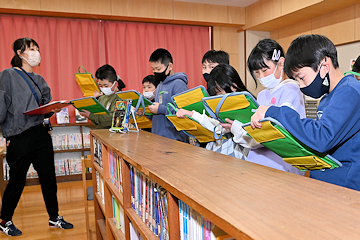 「栃尾東小の委員会活動を見学」の画像2