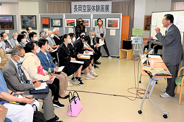 「語り手を務めた白石美千雄さん」の画像