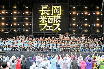 「トップバッターは希望が丘小学校の児童たち」の画像