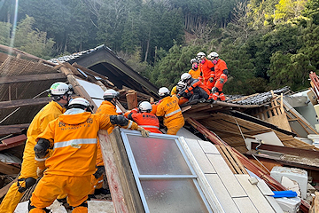 「県の緊急消防援助隊として延べ108人を派遣」の画像1