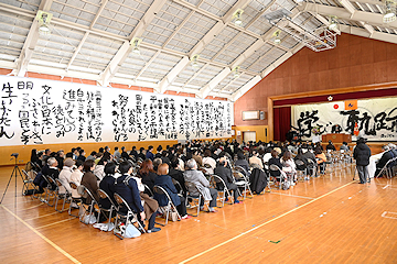「教職員や地域住民、卒業生らが出席」の画像1