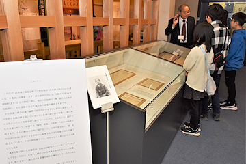 「館長の中田仁司さん」の画像