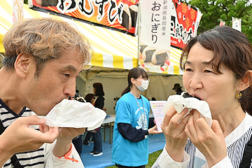 「長岡産コシヒカリのおにぎりや生姜醤油味の唐揚げ」の画像1