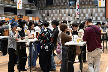 「人気は本場直輸入のビールやワイン、ドイツ料理など」の画像3
