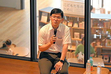 「代表取締役の佐藤靖徳さん」の画像