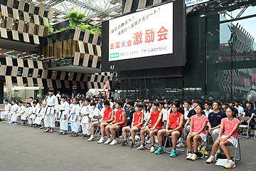 「スポーツの全国大会に出場する選手の激励会」の画像