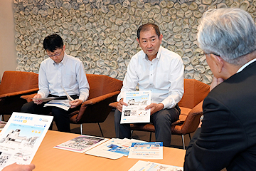 「磯田市長に受賞を報告」の画像1