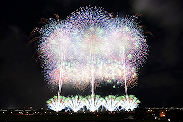 「天地人花火」の画像