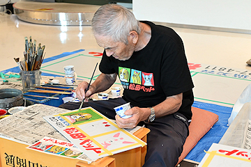「現役絵師・青柳謹一さん」の画像