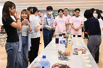「企業による説明の後は交流会を実施」の画像
