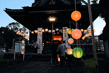 「糸繰りの木枠で作ったランプ」の画像2