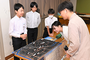 「9つのプロジェクトに分かれて表現」の画像