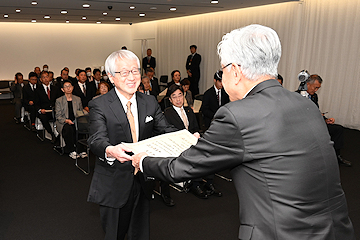 「磯田市長は感謝と激励の言葉を送りました」