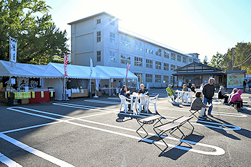 「飲食や特産品販売も」の画像