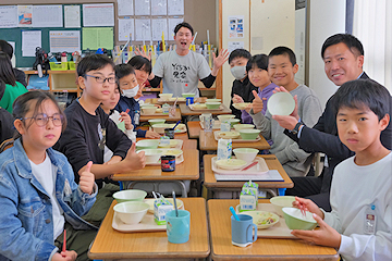 「地元野菜をふんだんに使った給食」の画像1