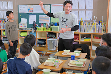 「出席した米農家・長部茂幸さんに質問」の画像1